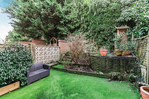 undefined, Heatherdale Close, Kingston Upon Thames KT2