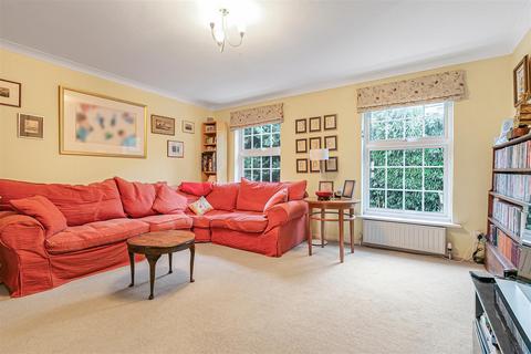 undefined, Heatherdale Close, Kingston Upon Thames KT2
