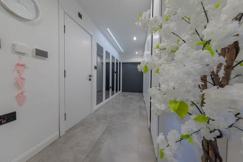 undefined, Orchard Close, Leicester LE2