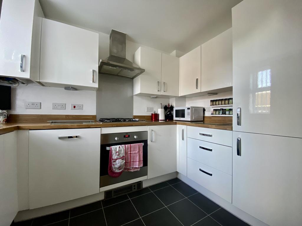 43 crowmwell kitchen 2