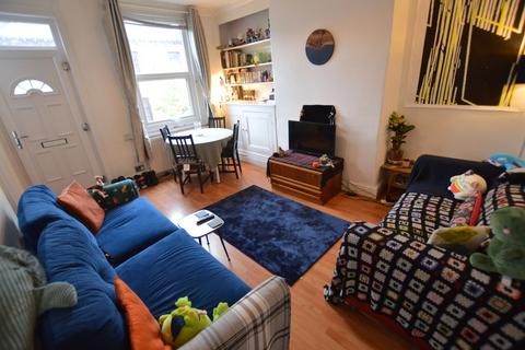 3 bedroom terraced house to rent, Wetherby Place, Leeds LS4