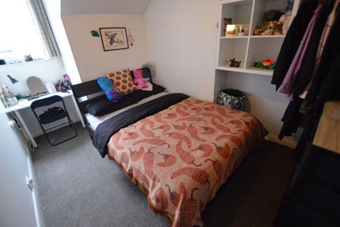 3 bedroom terraced house to rent, Wetherby Place, Leeds LS4