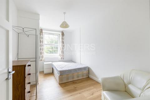 3 bedroom flat to rent, Percival Street, London, EC1V
