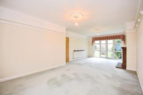 2 bedroom bungalow for sale, Ashurst Avenue, Southend-on-Sea, Essex, SS2