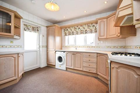 2 bedroom bungalow for sale, Ashurst Avenue, Southend-on-Sea, Essex, SS2