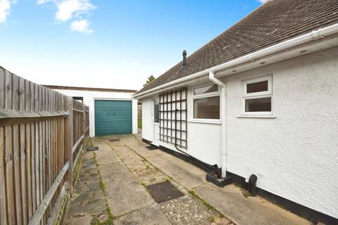 2 bedroom bungalow for sale, Ashurst Avenue, Southend-on-Sea, Essex, SS2
