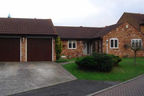 4 bedroom detached bungalow to rent, The Turnstones, Gravesend