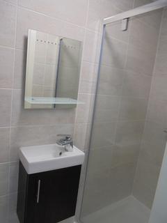 1 bedroom in a house share to rent, 102 Cambridge Road, Ilford, IG3 8LY