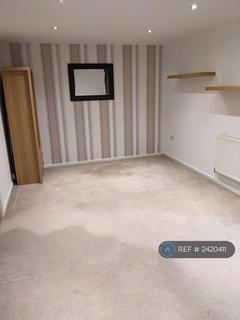 2 bedroom flat to rent, Corn House, London, NW7