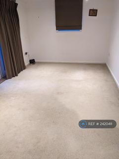 2 bedroom flat to rent, Corn House, London, NW7