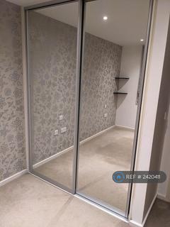 2 bedroom flat to rent, Corn House, London, NW7