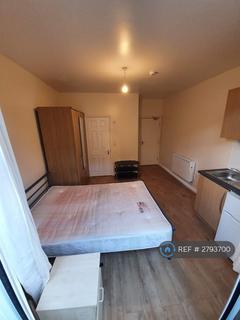 1 bedroom in a house share to rent, Laleham Road, London, SE6