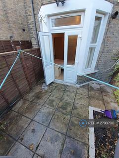 1 bedroom in a house share to rent, Laleham Road, London, SE6