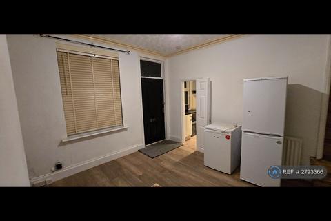 2 bedroom terraced house to rent, Aviary Terrace, Leeds, LS12