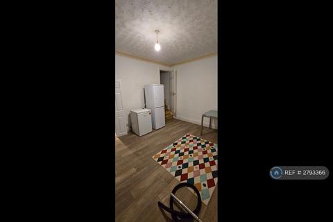 2 bedroom terraced house to rent, Aviary Terrace, Leeds, LS12