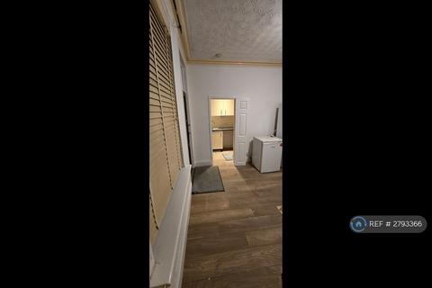 2 bedroom terraced house to rent, Aviary Terrace, Leeds, LS12