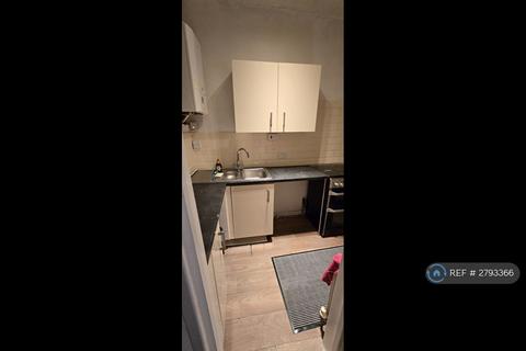 2 bedroom terraced house to rent, Aviary Terrace, Leeds, LS12