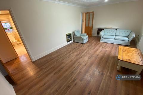2 bedroom flat to rent, Rowanberry Road, Newcastle Upon Tyne, NE12