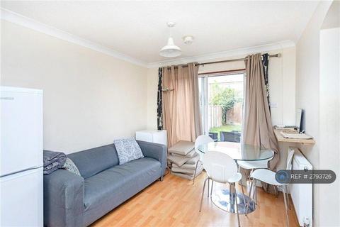 undefined, Fishers Field, Buckingham, MK18