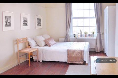 3 bedroom flat to rent, Wenham House, London, SW8