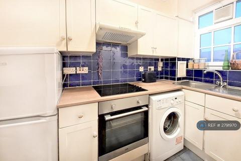3 bedroom flat to rent, Wenham House, London, SW8
