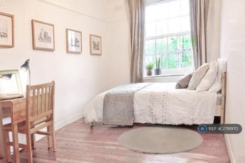 3 bedroom flat to rent, Wenham House, London, SW8