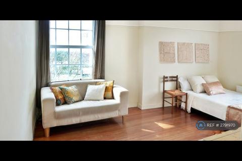 3 bedroom flat to rent, Wenham House, London, SW8