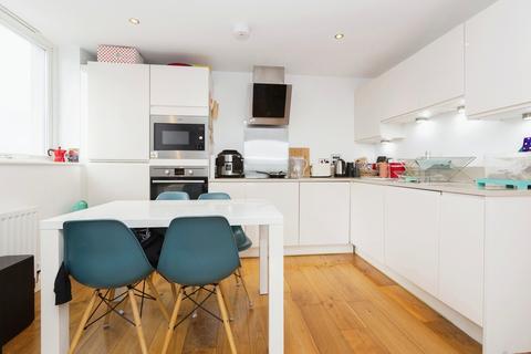 2 bedroom flat for sale, Rainhill Way, London, E3