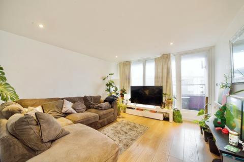 2 bedroom maisonette for sale, Rainhill Way, London, E3