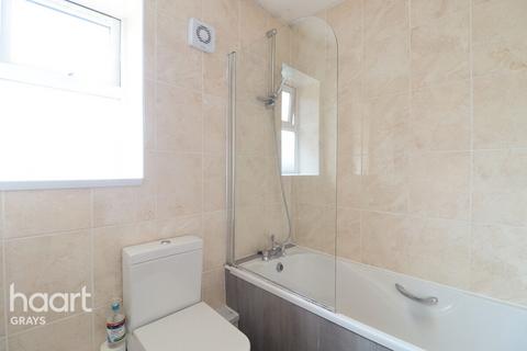 2 bedroom flat to rent, Dudley Close, GRAYS