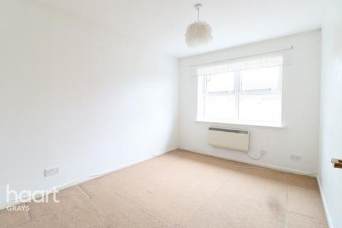 2 bedroom flat to rent, Dudley Close, GRAYS