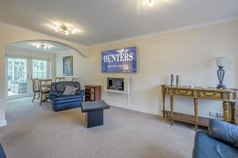 3 bedroom semi-detached house for sale, Oregon Close, Kingswinford, DY6 8SJ