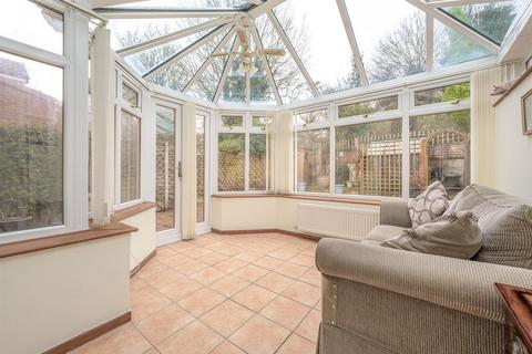 3 bedroom semi-detached house for sale, Oregon Close, Kingswinford, DY6 8SJ