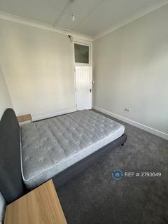 3 bedroom flat to rent, West Street, Brighton, BN1