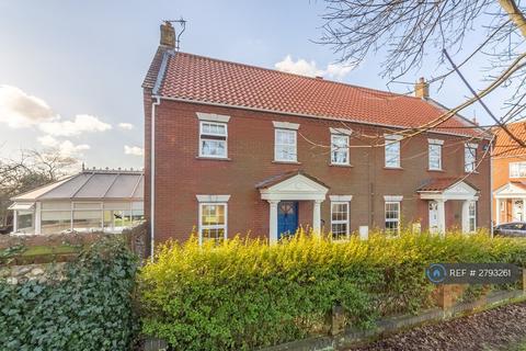 4 bedroom semi-detached house to rent, Norwich Road, Holt, NR25