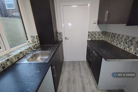 3 bedroom terraced house to rent, David St, Liverpool, L8