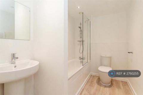 1 bedroom in a flat share to rent, Clarence Street, Salford, M7