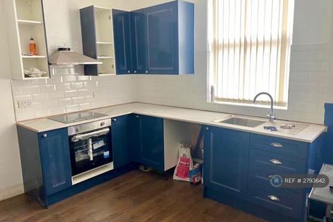 2 bedroom terraced house to rent, Leaf Street, Stockport, SK5