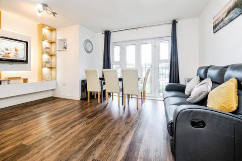 2 bedroom flat for sale, Stafford Avenue, Hornchurch, RM11