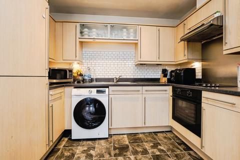 2 bedroom flat for sale, Stafford Avenue, Hornchurch, RM11