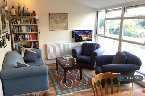 3 bedroom maisonette to rent, Hardel Walk, London, SW2
