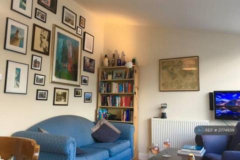 3 bedroom maisonette to rent, Hardel Walk, London, SW2