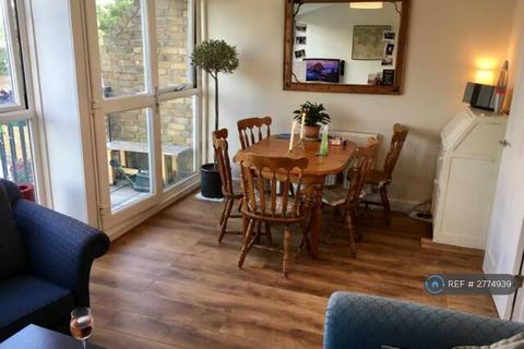 3 bedroom maisonette to rent, Hardel Walk, London, SW2