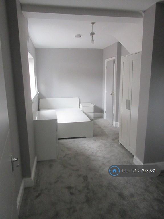 Room d - Bedroom