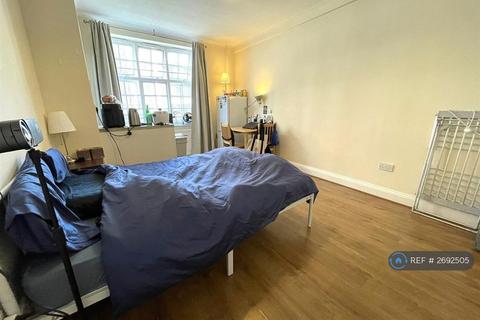 Studio to rent, Melina Court, London, NW8