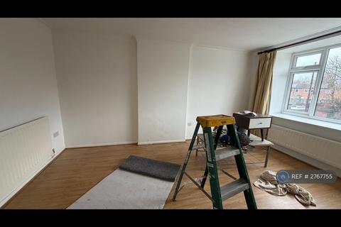 3 bedroom terraced house to rent, Wetherlam Close, Nottingham, NG2
