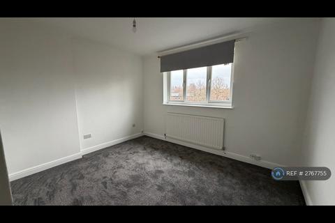 3 bedroom terraced house to rent, Wetherlam Close, Nottingham, NG2