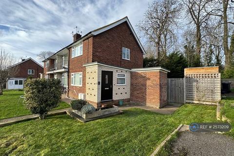 2 bedroom maisonette to rent, Holcon Court, Redhill, RH1