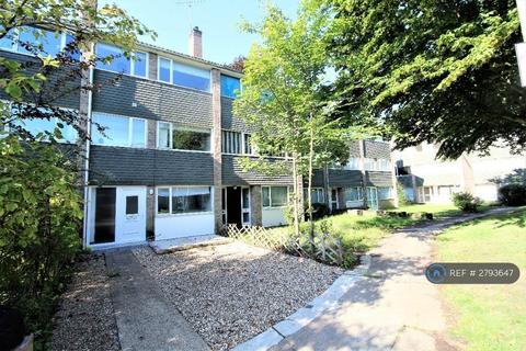 1 bedroom in a house share to rent, Bourne Court, Colchester, CO2