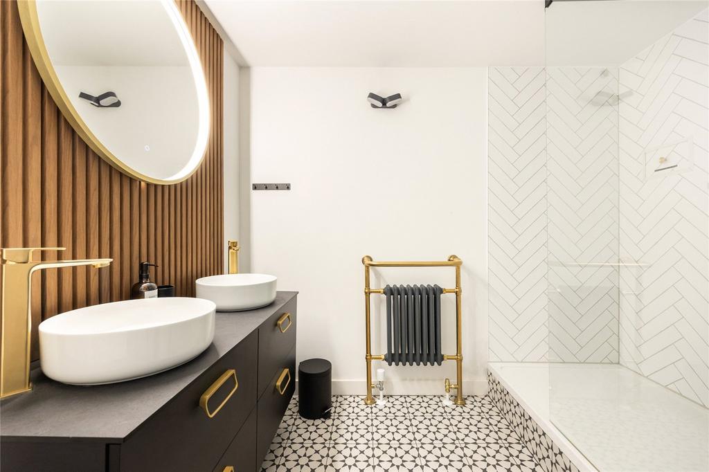 Primary En-Suite